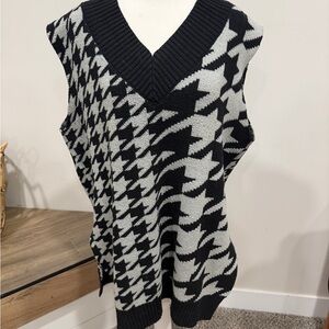 Promesa Black and Gray V-Neck Sweater